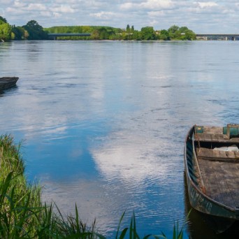 a lake and a boat tour in lisbon