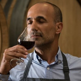 tasting wine in algarve tour