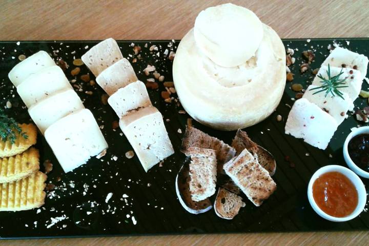 serra da estrela cheese and wine tasting