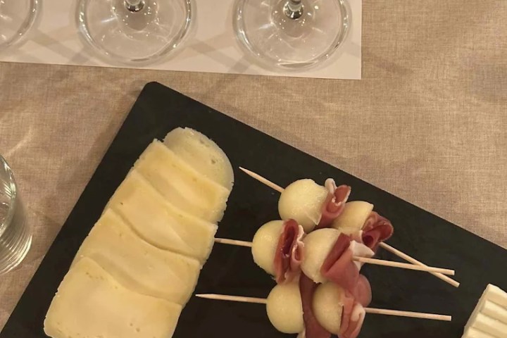 Portuguese wine tasting with cheese and olive oil