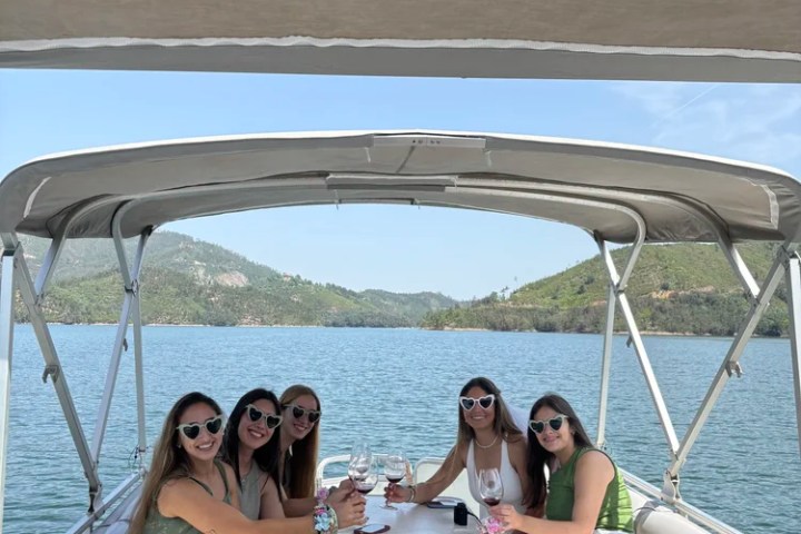 Boat wine tasting in Castelo de Bode Portugal