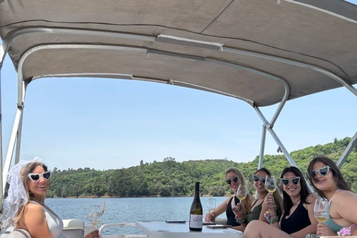 Boat wine tasting in Castelo de Bode Portugal