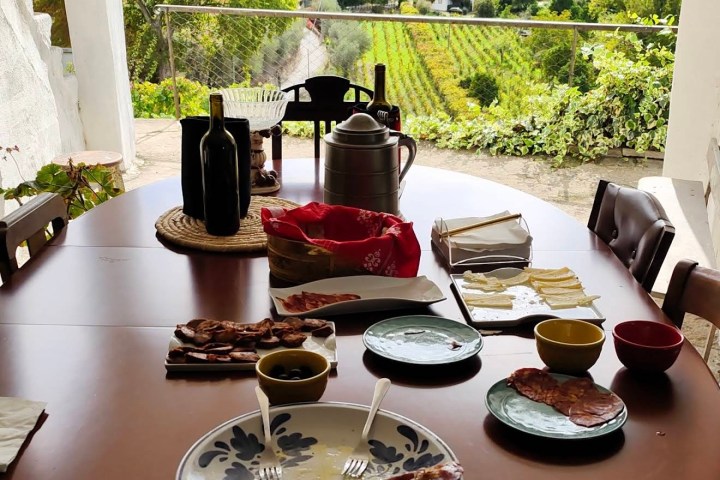 Olive oil bread and olives food pairing Douro wine tasting
