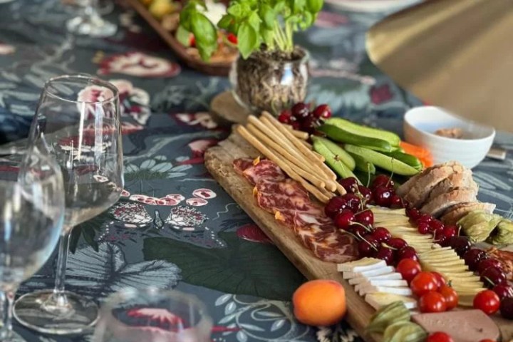 Traditional Alentejo aperitif with bread cheese and wine