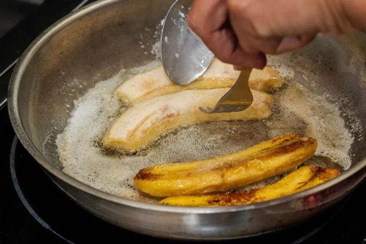 Madeira cooking class banana dessert flambé