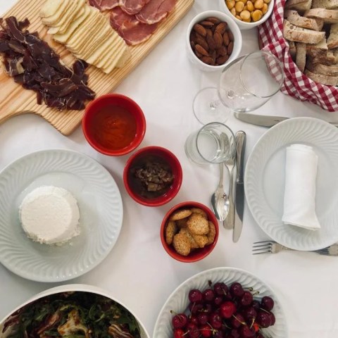 Convent picnic in Lisbon cloister at Cardaes Convent