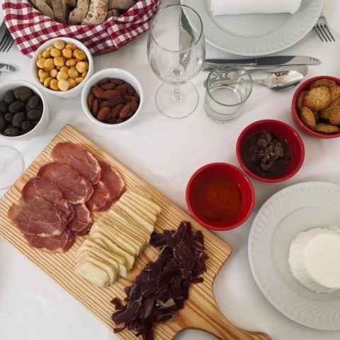 Guided tour inside Cardaes Convent Lisbon experience