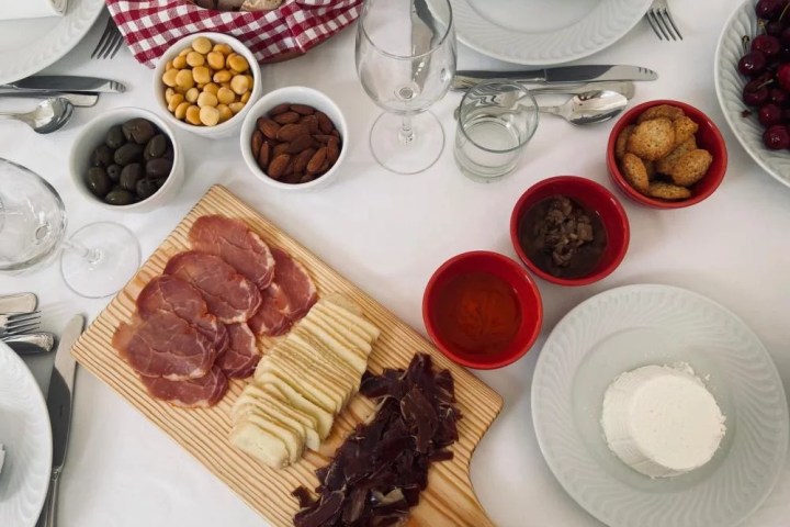 Guided tour inside Cardaes Convent Lisbon experience