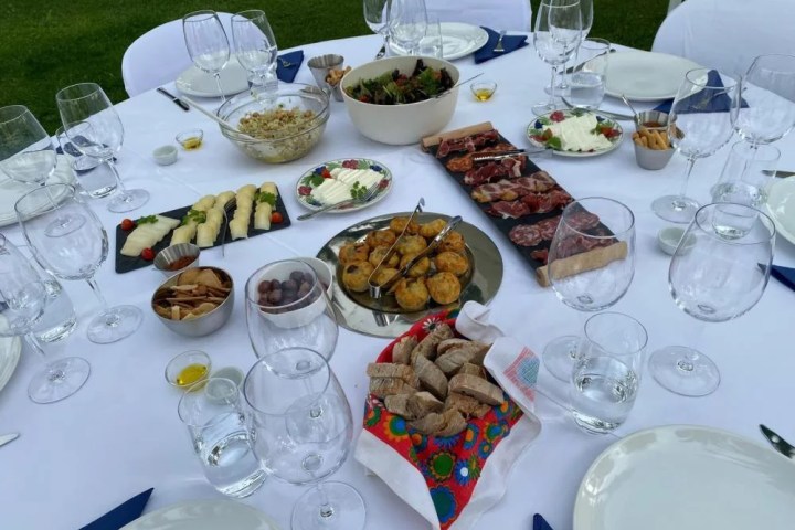Alentejo picnic with wine cheese and local food