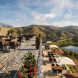 Wine guide presenting Douro Valley wines during a tasting at a historic estate