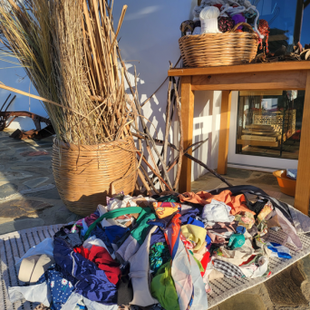 Wool yarn and weaving tools laid out for a workshop in the Algarve