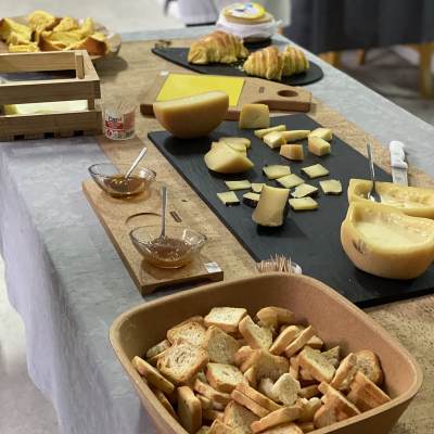 Serra da Estrela cheese tasting with cornbread, honey and requeijão near Viseu
